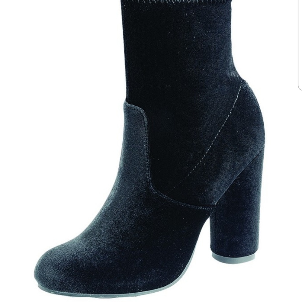 Last pair! Price firm* Suede black ankle bootie - Picture 6 of 6